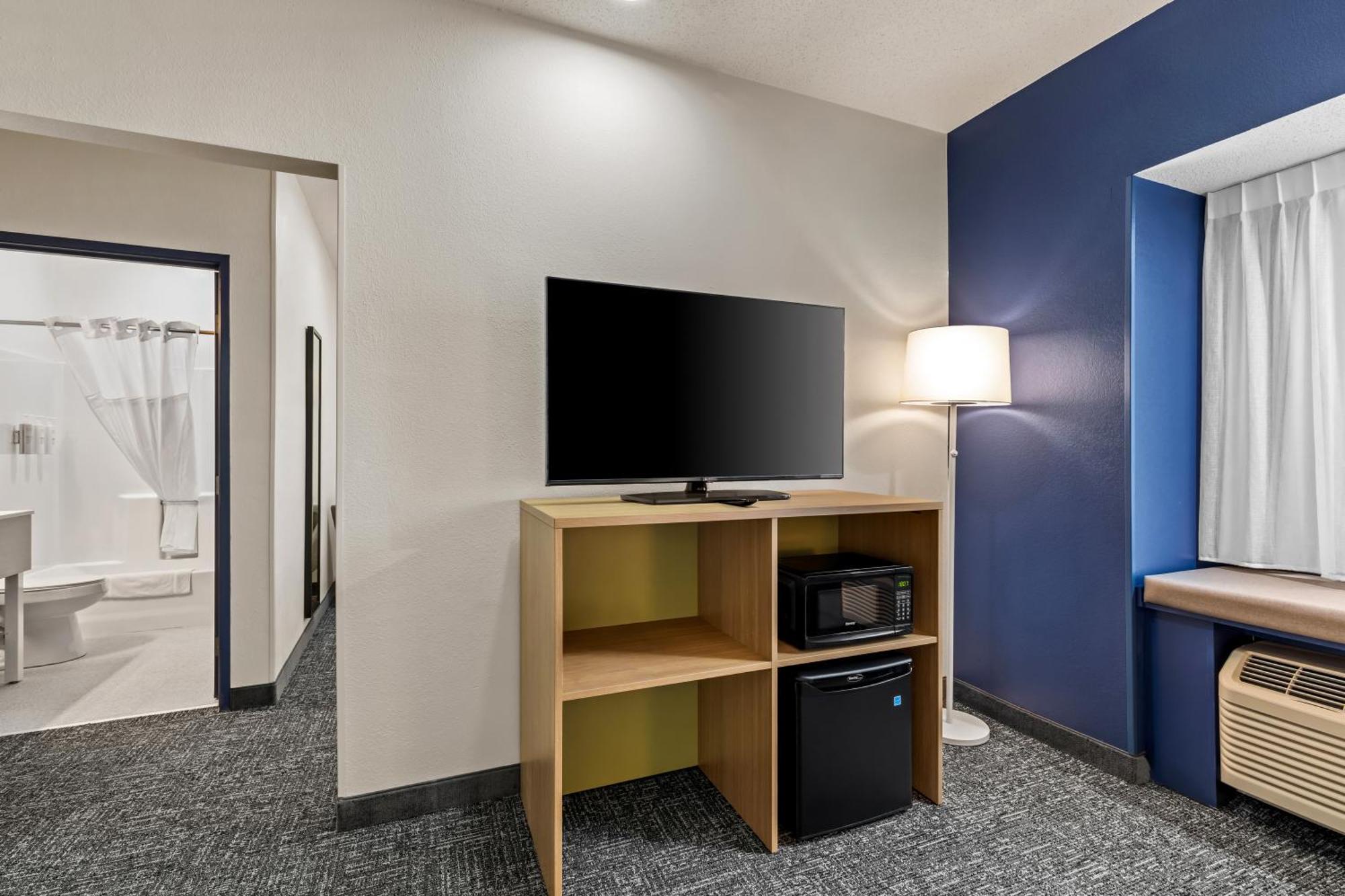 Spark By Hilton Barre Hotel