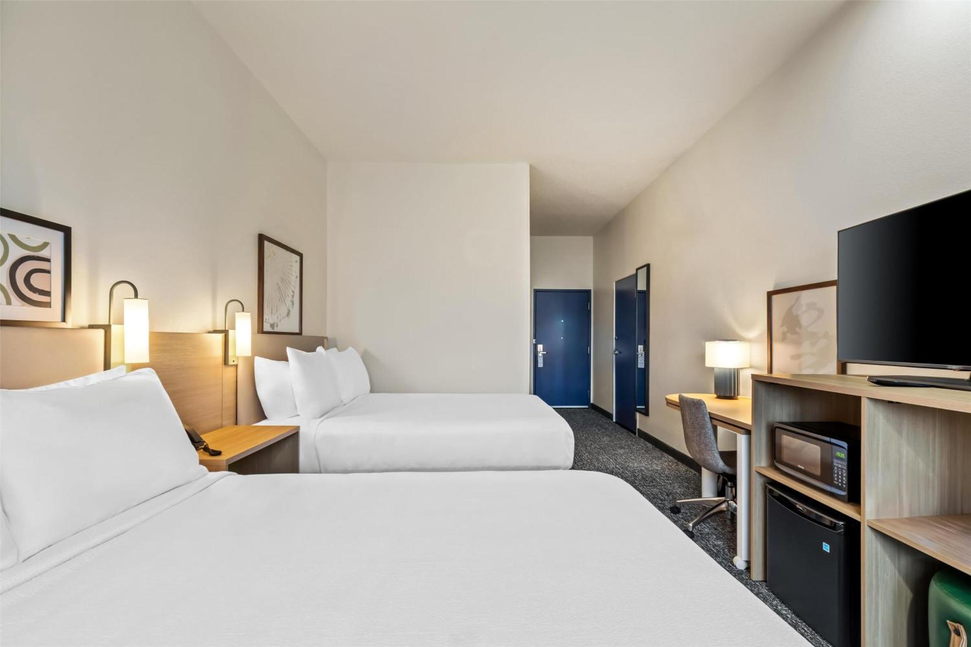 Spark By Hilton Barre